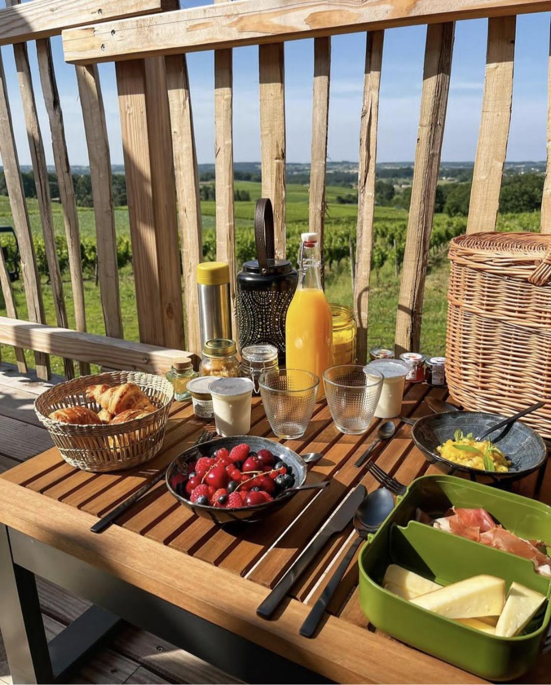 Le Domaine De La Tour Des Vents Bed & Breakfast Бержерак Екстериор снимка